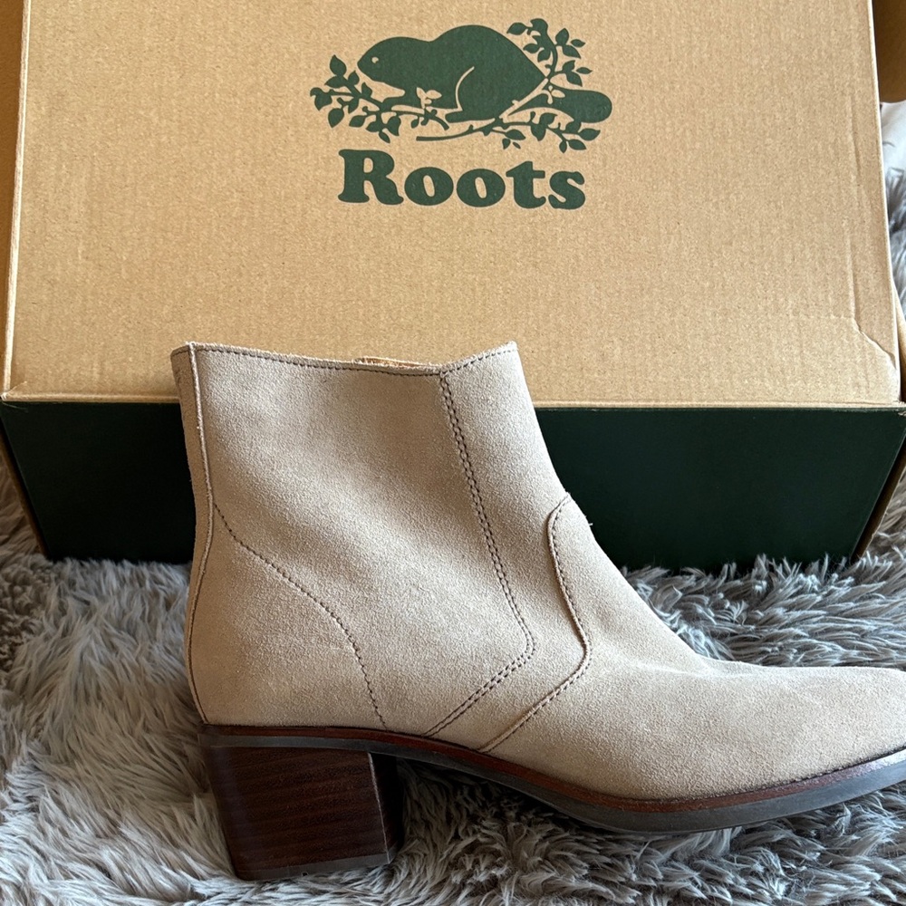 Roots Light Tan Suede Boots